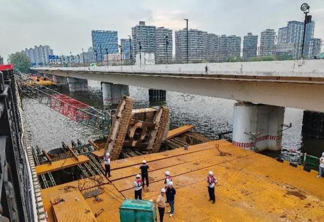 广州珠江大桥吊机倒塌事件纪实，悲剧背后的真相探寻