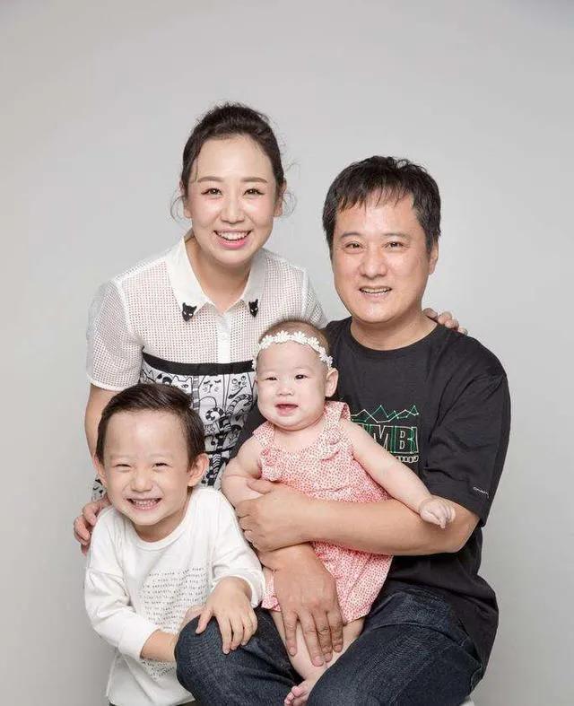 关凌辅导孩子作业致病，亲子教育的挑战引发深思