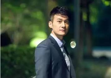 黄子佼涉未成年影像事件，道德伦理与社会责任的警醒与反思