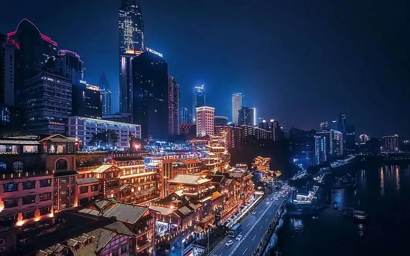 男子拍摄重庆夜景遭商家收费，城市美景版权与公共空间边界引争议