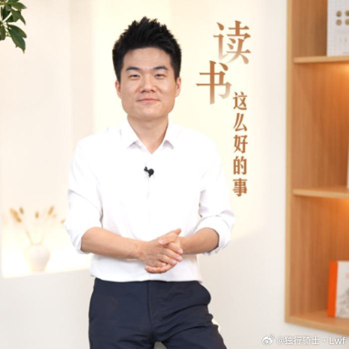 张扬与董宇辉共话阅读力量，新华社专访聚焦阅读的力量