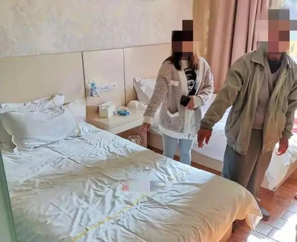 男子嫖娼时突发疾病身亡引发索赔争议