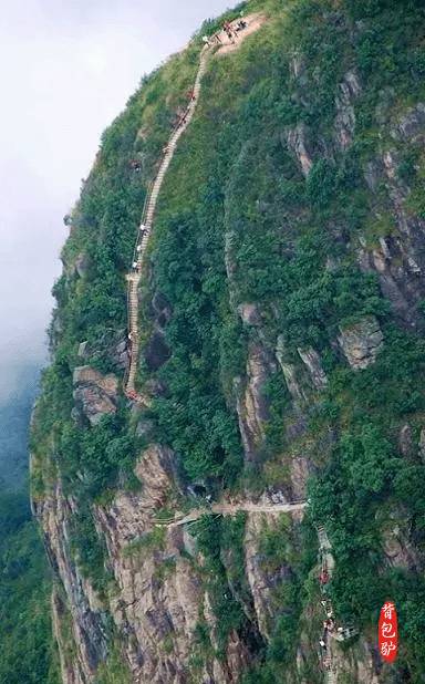景区回应游客爬山几小时却遭拒入，旅游体验与管理双重挑战探讨