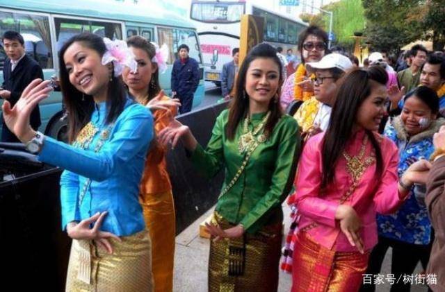中国女孩泰国旅行遭遇抢劫，价值六万的包包失窃记