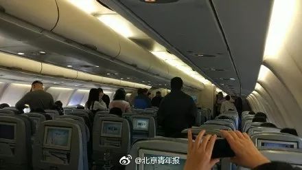 纽约市长飞机上遭乘客怒批，公众人物与民间情绪的交锋