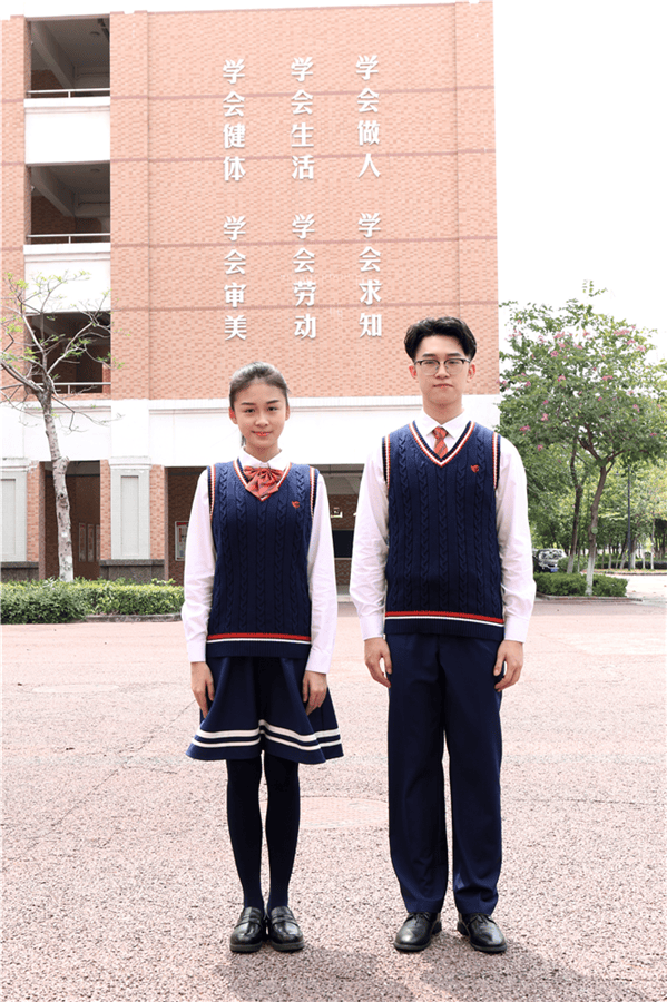 东莞小学四年三换校服背后的故事与校方回应