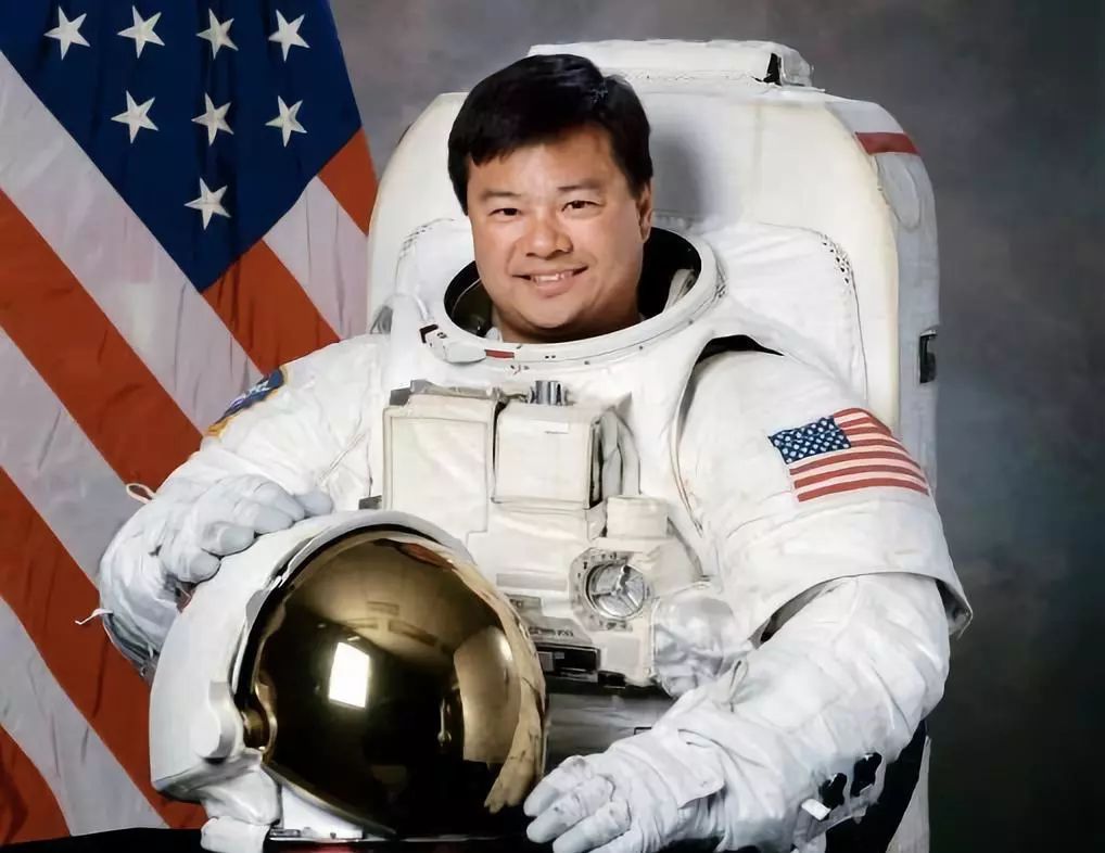 王亚平的月球漫步梦想之旅启程了