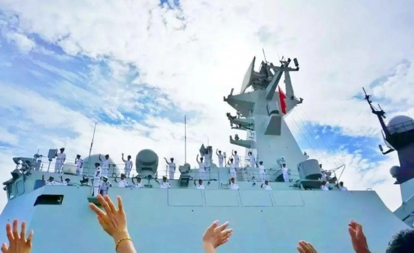 多国海军代表参观贵阳舰，共筑海上安全防线，深化海军合作新篇章