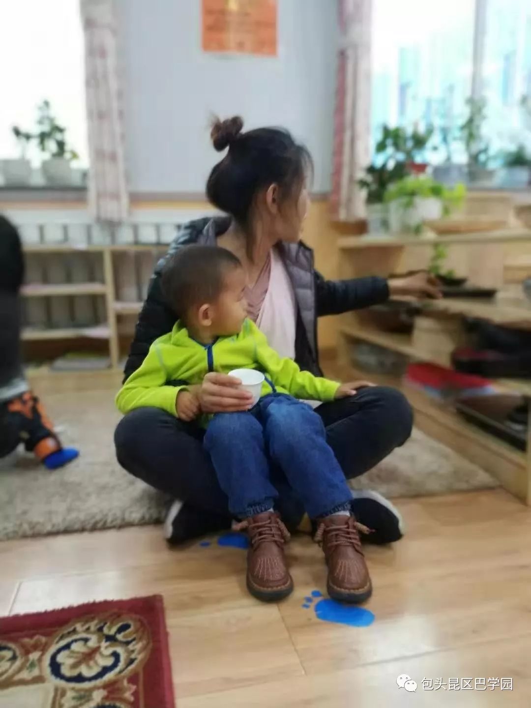 雷声中的守护，宝爸宝妈的爱意涌现