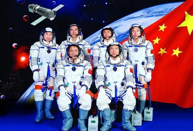 神舟十八号航天员获杨利伟祝福，超越星辰，期待辉煌启程