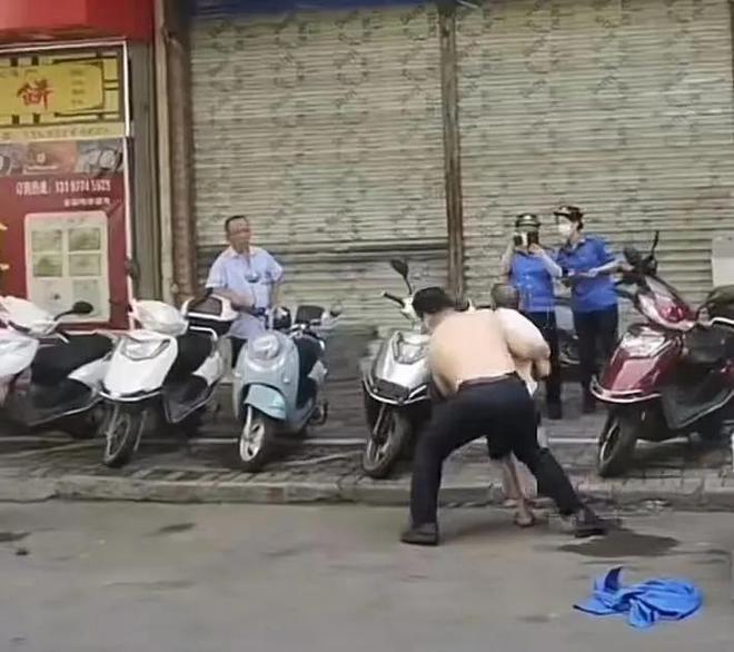 老人与城管冲突背后的故事，街道办回应引发哀嚎的事件