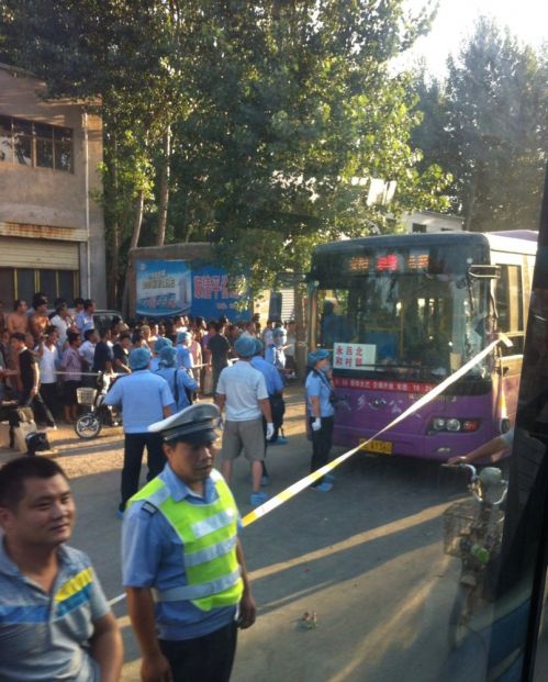 南京警方辟谣，枪战传闻不实，围捕嫌犯行动展开