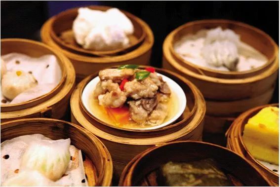 李家超与广州市长共饮早茶，传统与现代的和谐交融