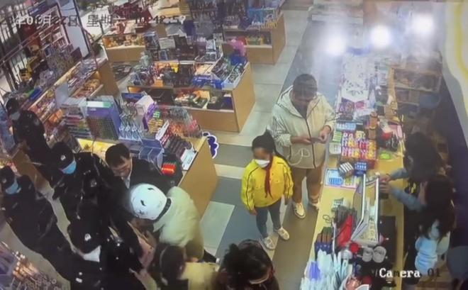 文具店冤案背后的较量，律师为女孩正名，正义与误判的交锋
