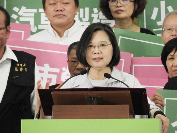 台民调揭示，超四成民众对民进党持负面态度