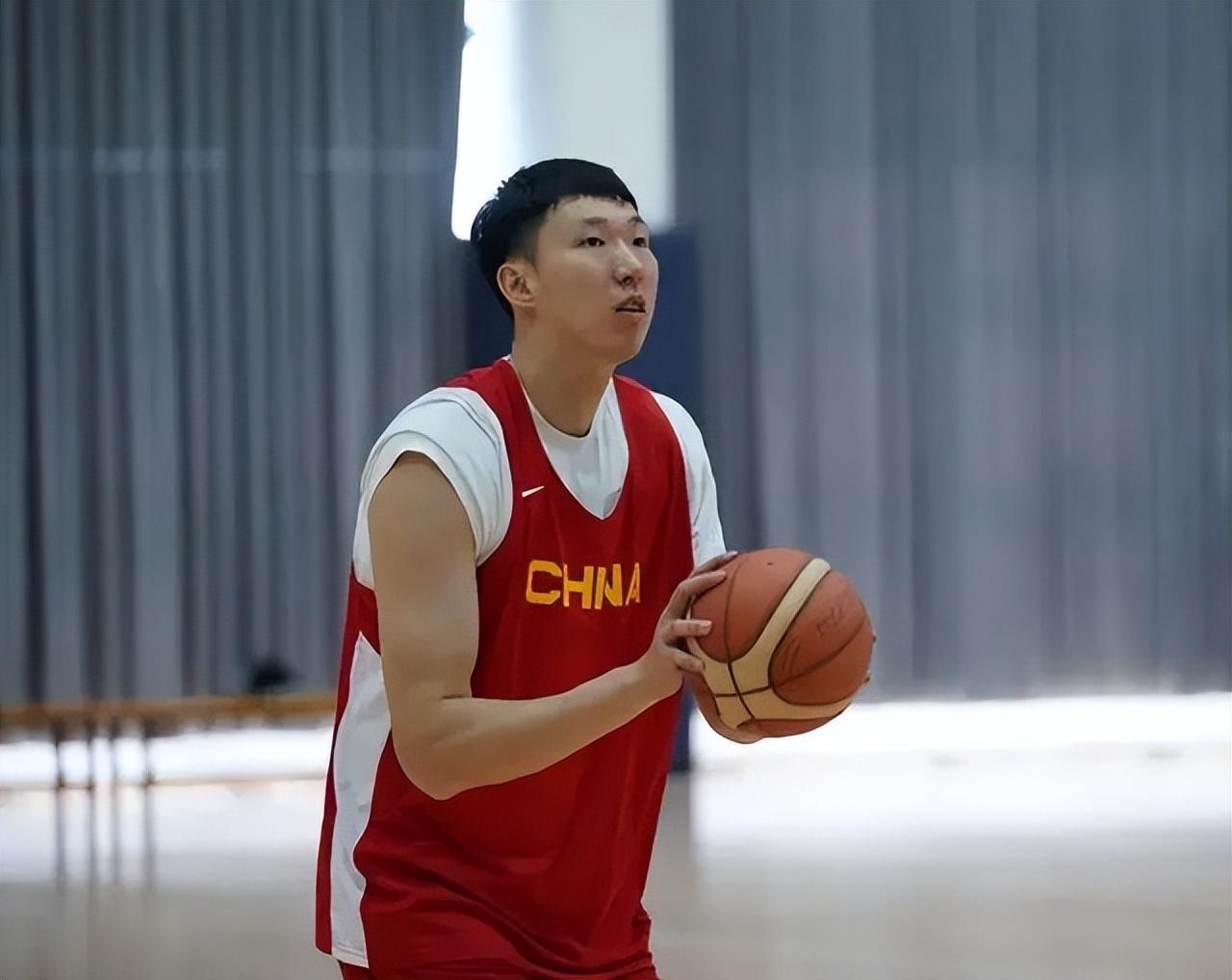中国男篮短训营名单揭晓，周琦领衔，新篇章开启篮球之旅