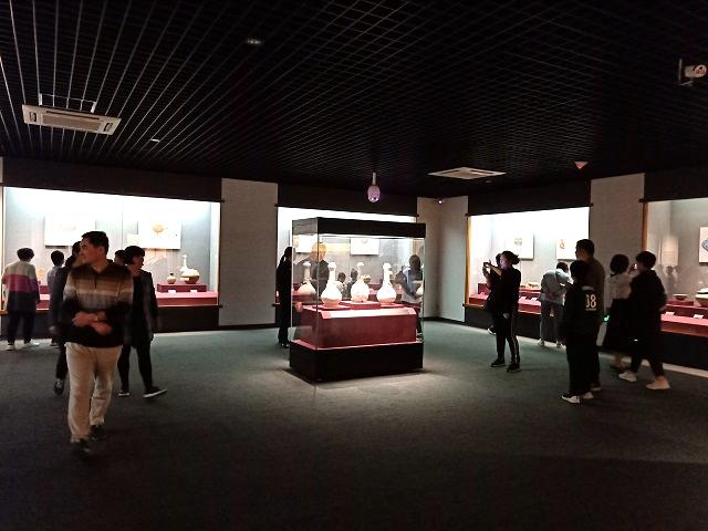 五一旅游热潮，景区众生百态，人潮涌动