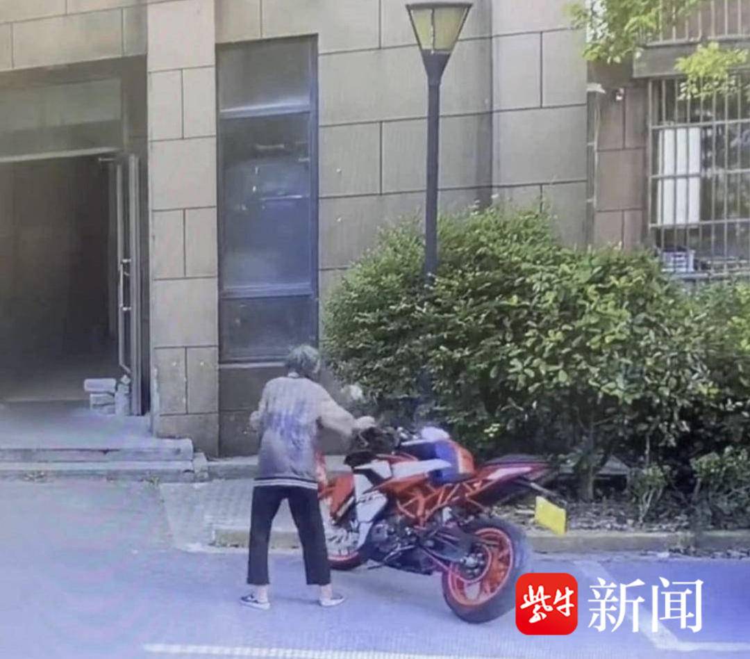 老人故意推倒摩托车案强制执行，法律面前人人平等，无特殊群体可逃避制裁