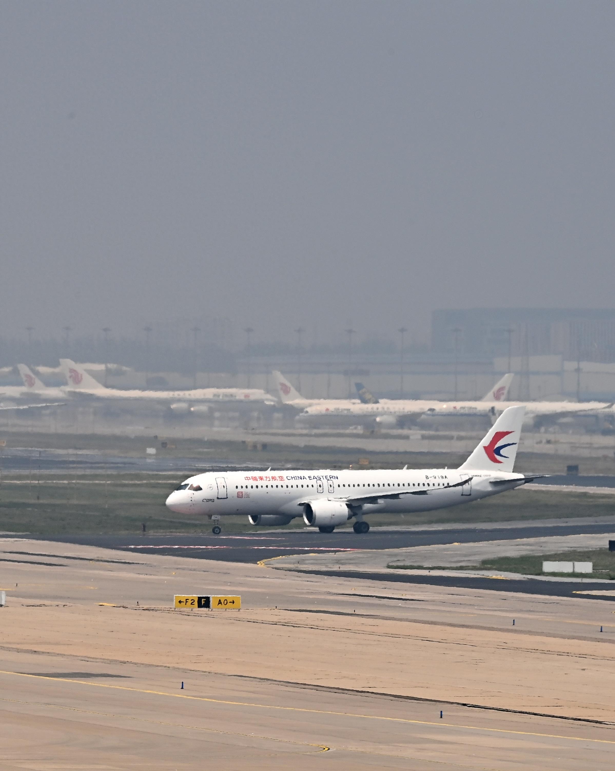 祝贺C919首次成功商飞，波音空客共创航空业新篇章