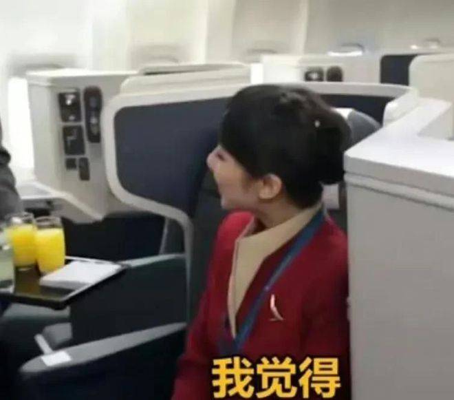 南航柜台人员辱骂乘客事件引发关注，涉事人员被停职处理