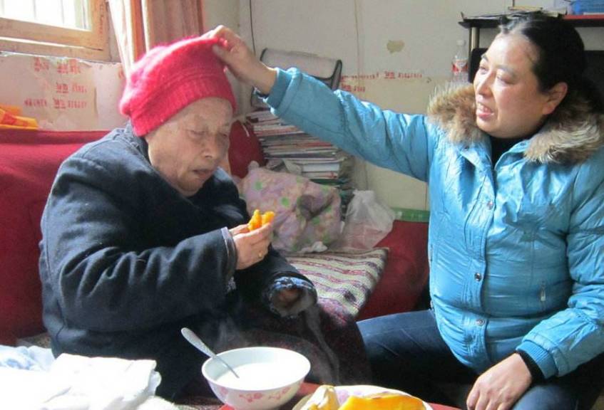 奶奶失误引发酒精桶爆炸，孙子遭严重炸伤