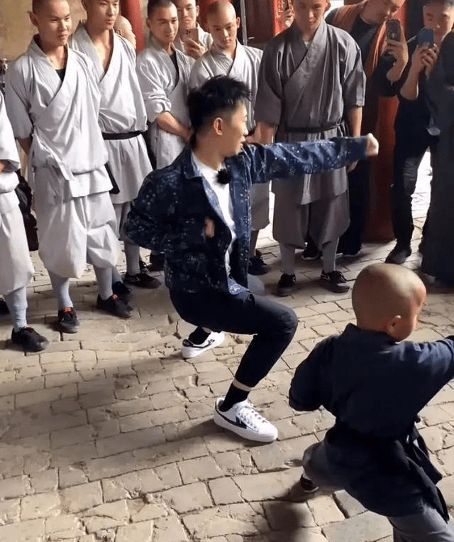 杨迪回应安保行为引发争议，公众人物的责任与担当之道