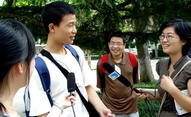 高考702分学霸憧憬北大之旅，期待与数学奇才韦神相遇