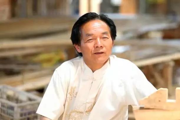 龙舟队赴赛场，传承与期待的交汇点