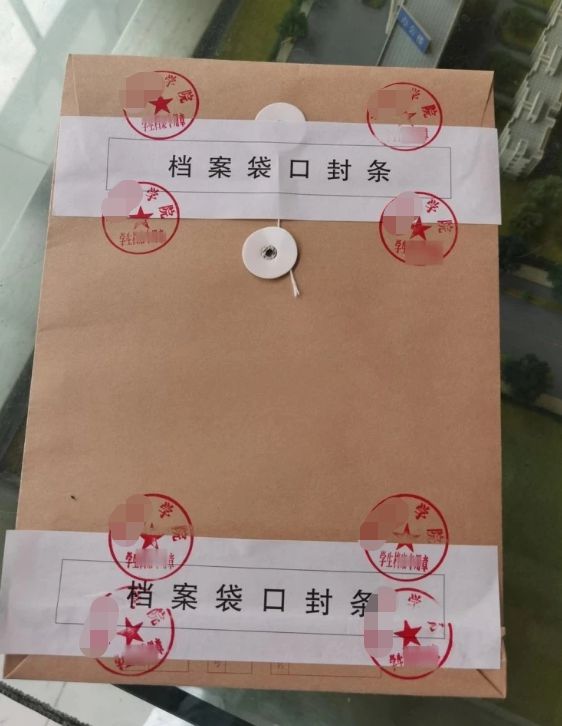 母亲拆档案袋道歉，重塑母女信任