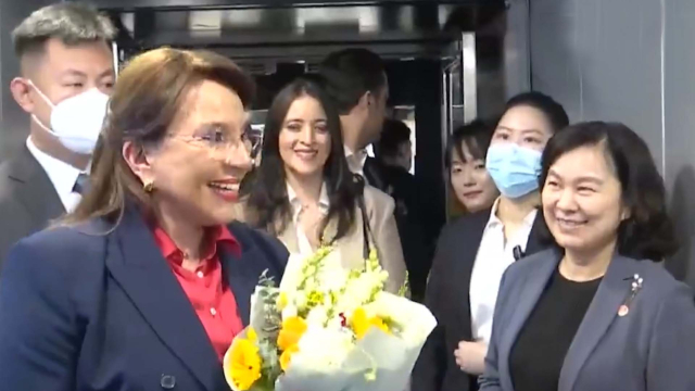 洪都拉斯总统抵达上海，华春莹迎接，开启两国友好交流新篇章