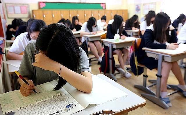 高考后学霸女孩立Flag挑战自我极限，展望未来辉煌