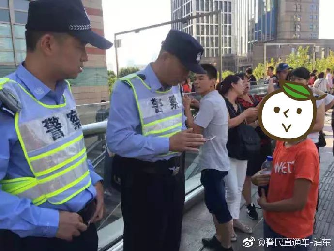 警爸警妈守护高考，坚守与担当背后的爱