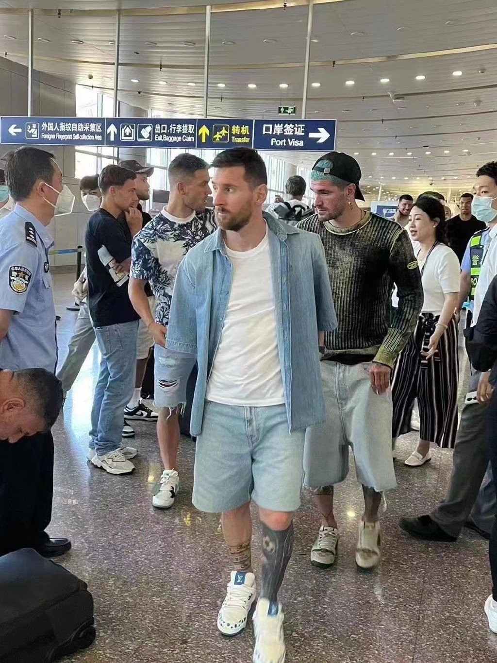 足球巨星梅西的中国之旅，私人飞机载誉而来