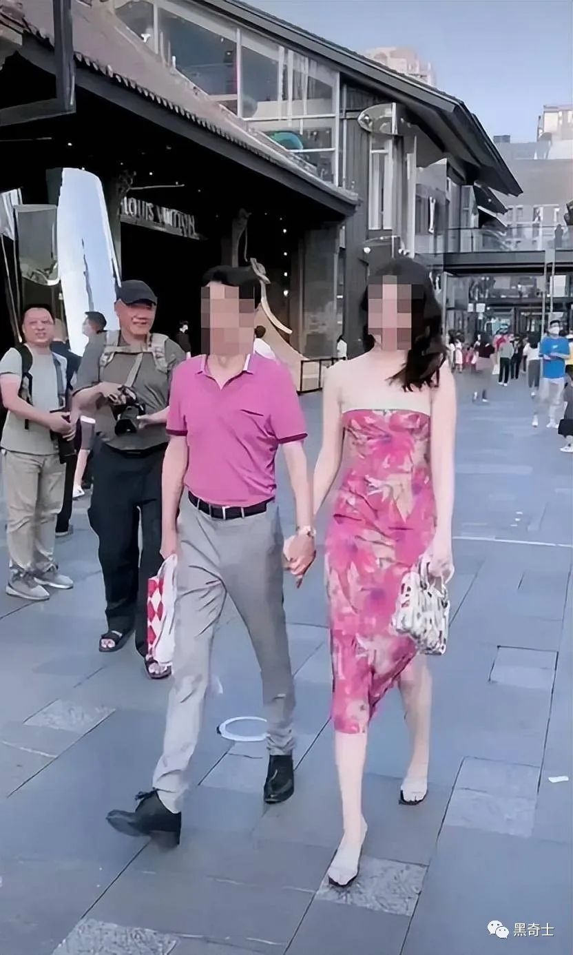 牵手门女子同款裙子销量飙升，时尚潮流与社会现象交融