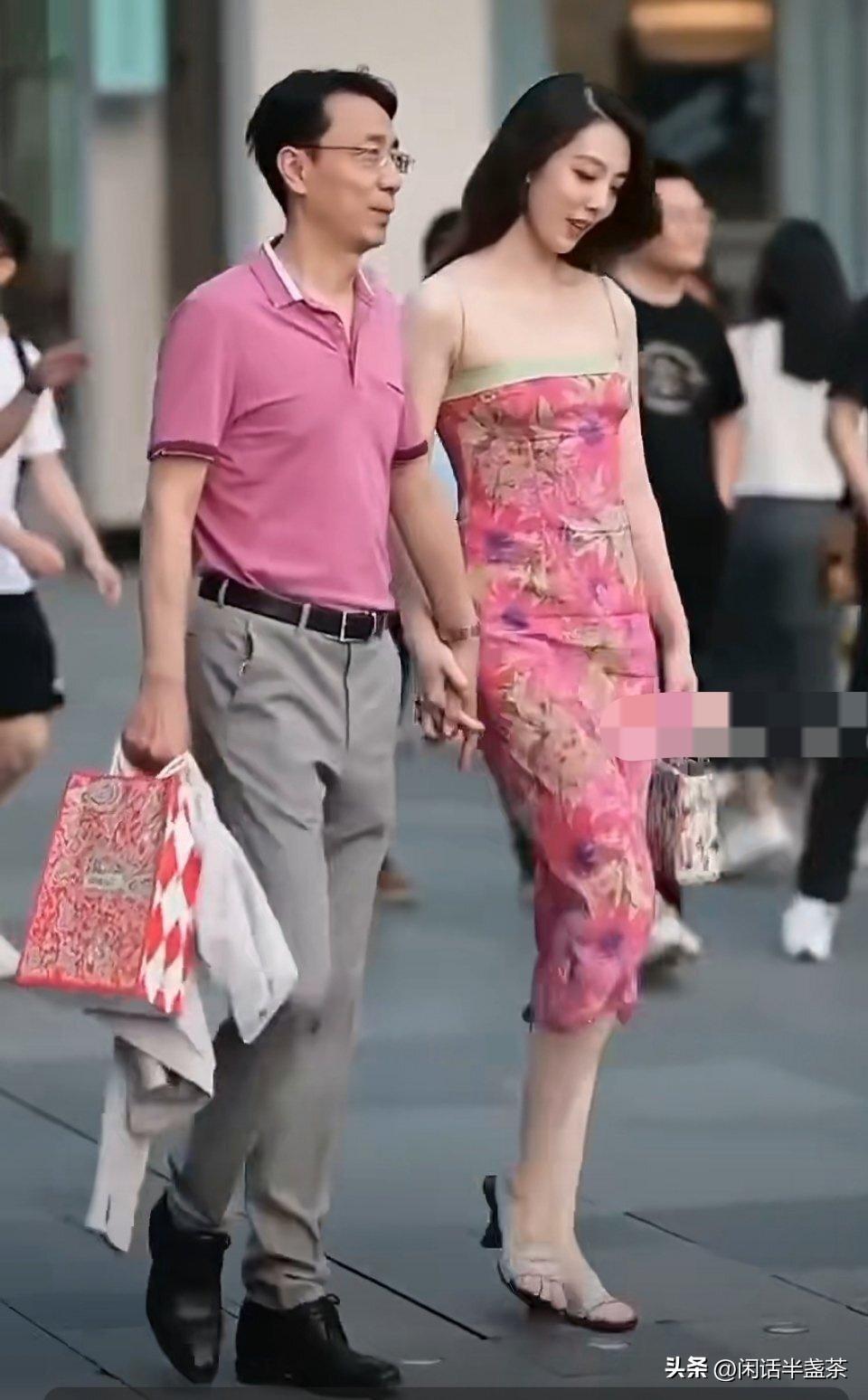 牵手门女当事人微博账号注销，引发广泛热议