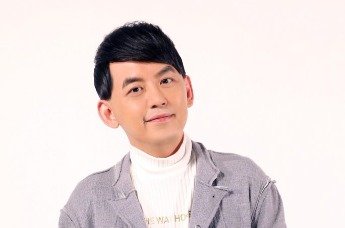 黄子佼事件，公众人物的道德底线与法律责任——强吻女生拍裸照引争议