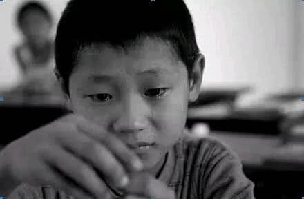 男孩车祸离世五年，母亲悲痛未获赔偿的辛酸故事