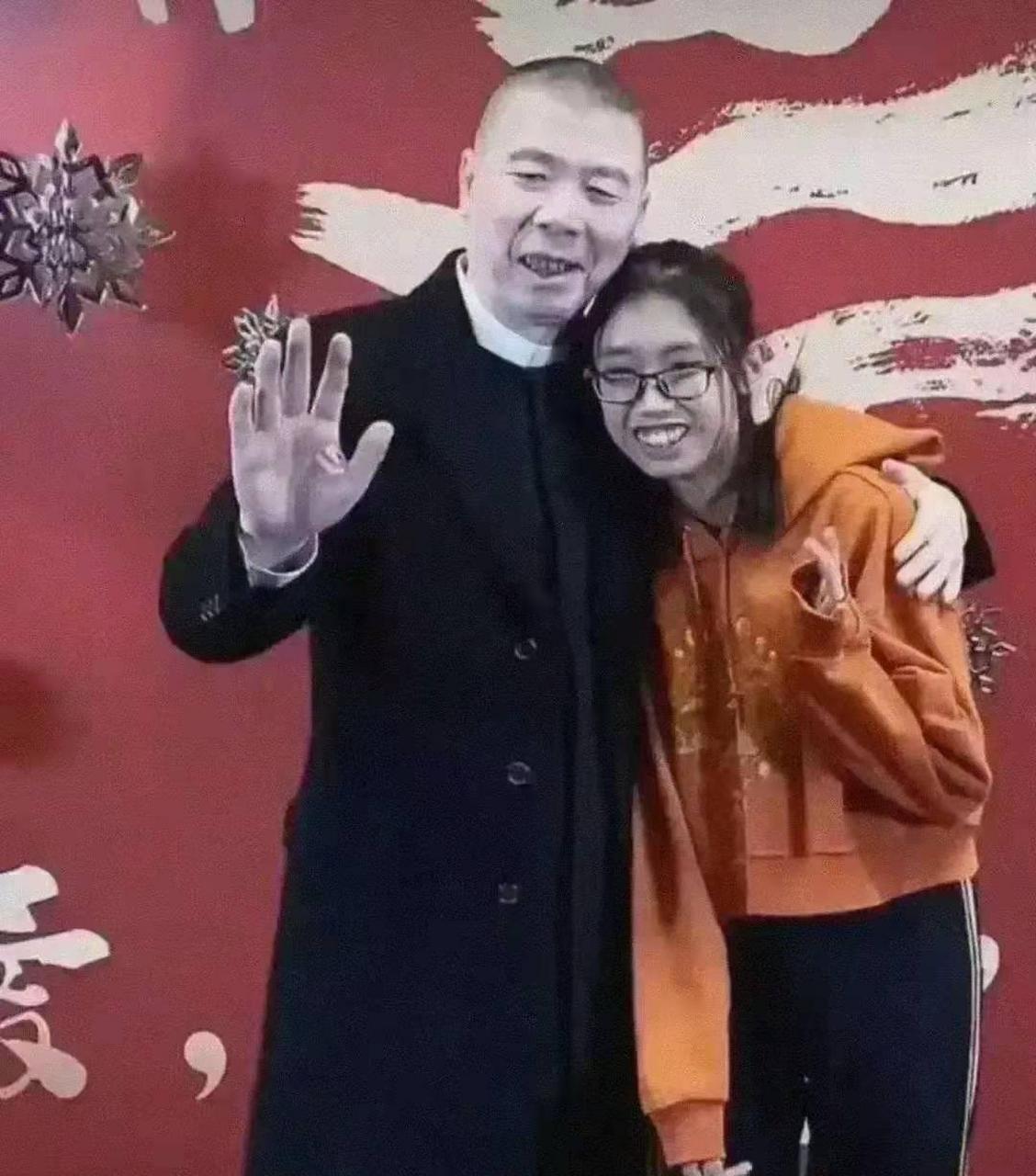 冯小刚养女与父亲共度温馨父亲节，美好回忆永存心间