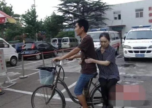 女生高考后肩负家庭责任，助力妈妈日常家务的温馨时光