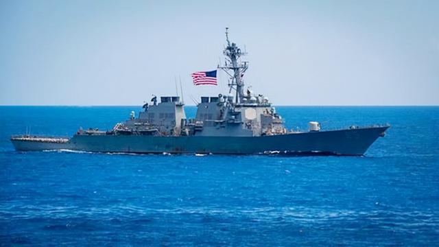 美国军舰过航台湾海峡背后的真实意图，挑衅还是刷存在感？专家深度解读。