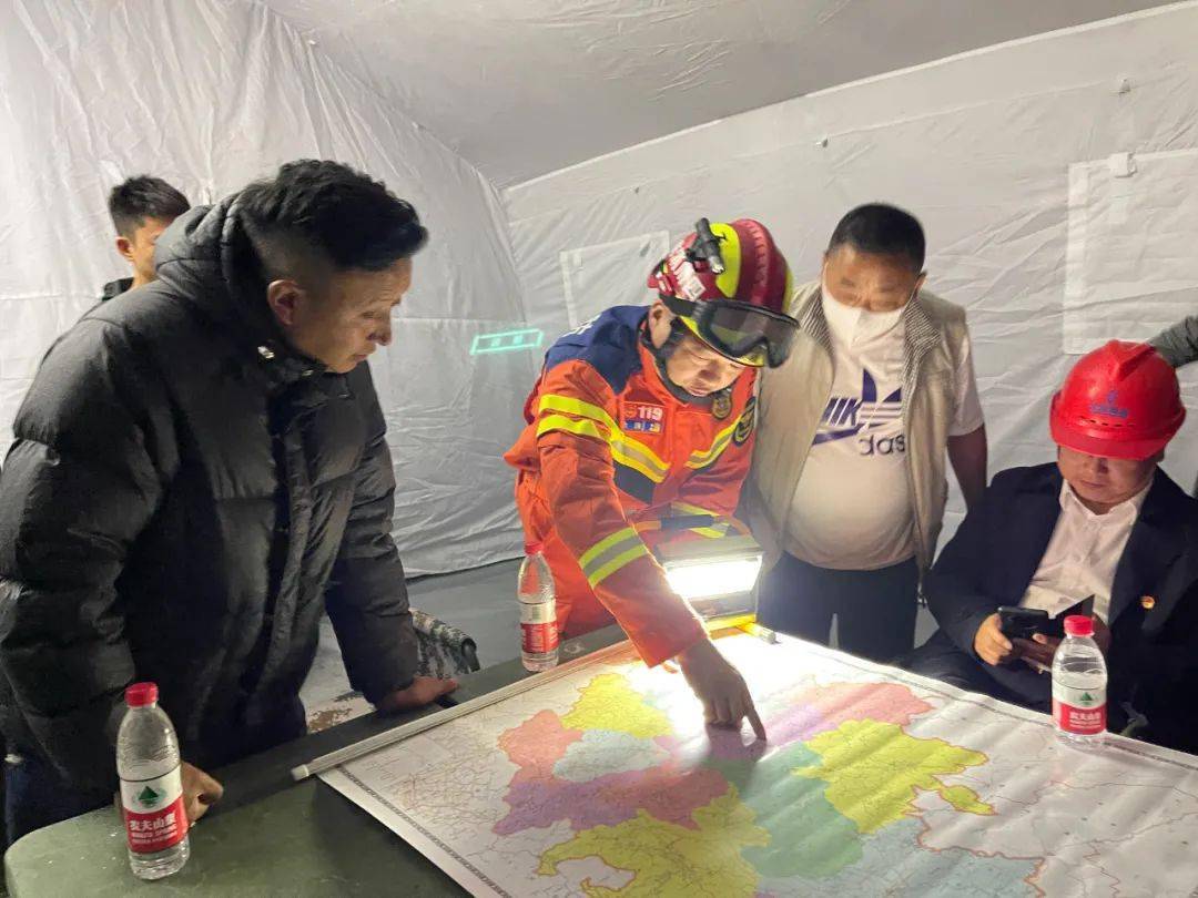 国家应急部工作组赴银川指导救援行动，速度与温情的展现