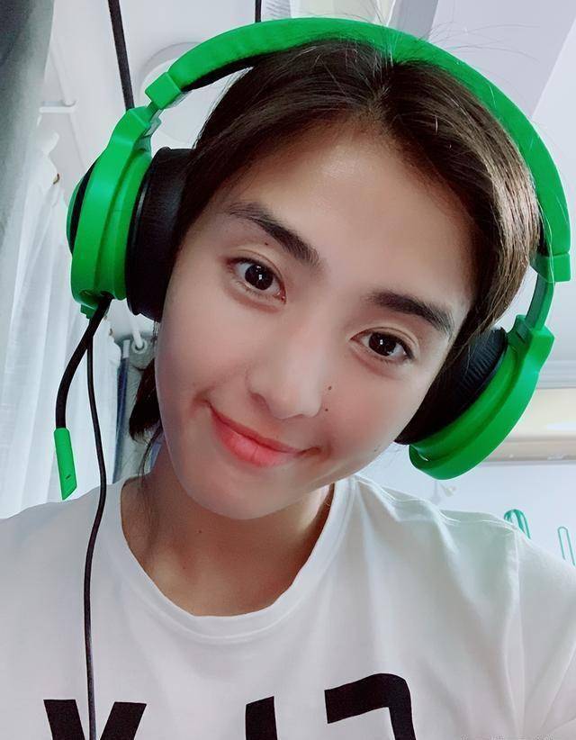 赵丽娜端午节自拍送祝福，文化与美颜的交融之美