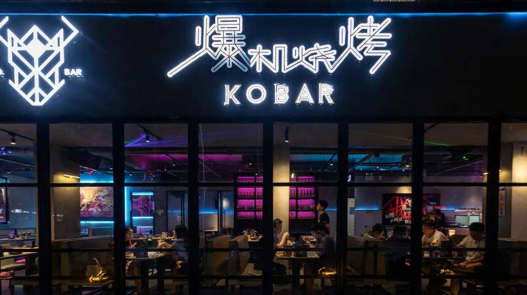 烧烤店突发爆炸，用餐高峰惊魂与二楼KTV生死时刻揭秘