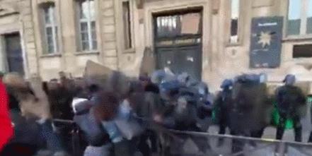 巴黎发生瓦斯爆炸，多栋建筑遭波及
