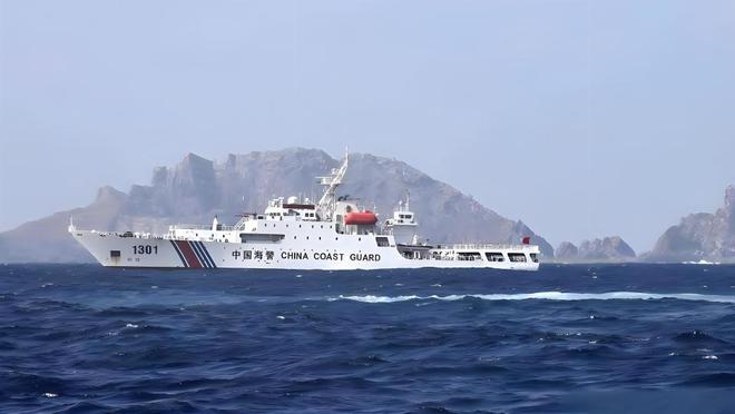中国海警舰艇钓鱼岛领海内巡航，坚决捍卫领土主权立场