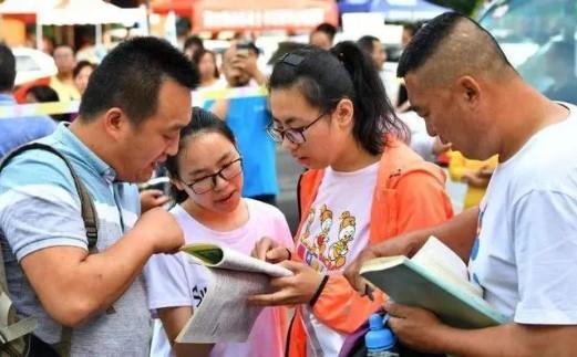学校未兑现考上985奖金引发学生起诉风波