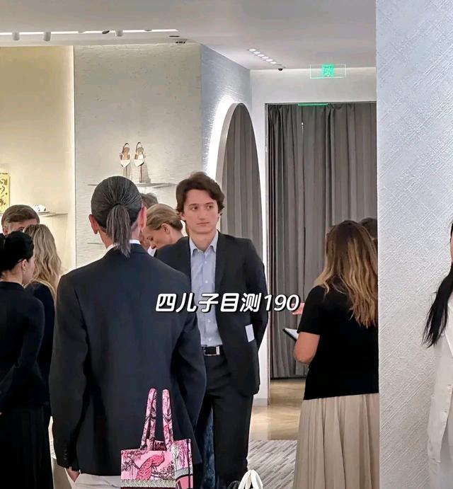 LV老板携儿女现身北京巡店，家族力量与企业精神的融合展现