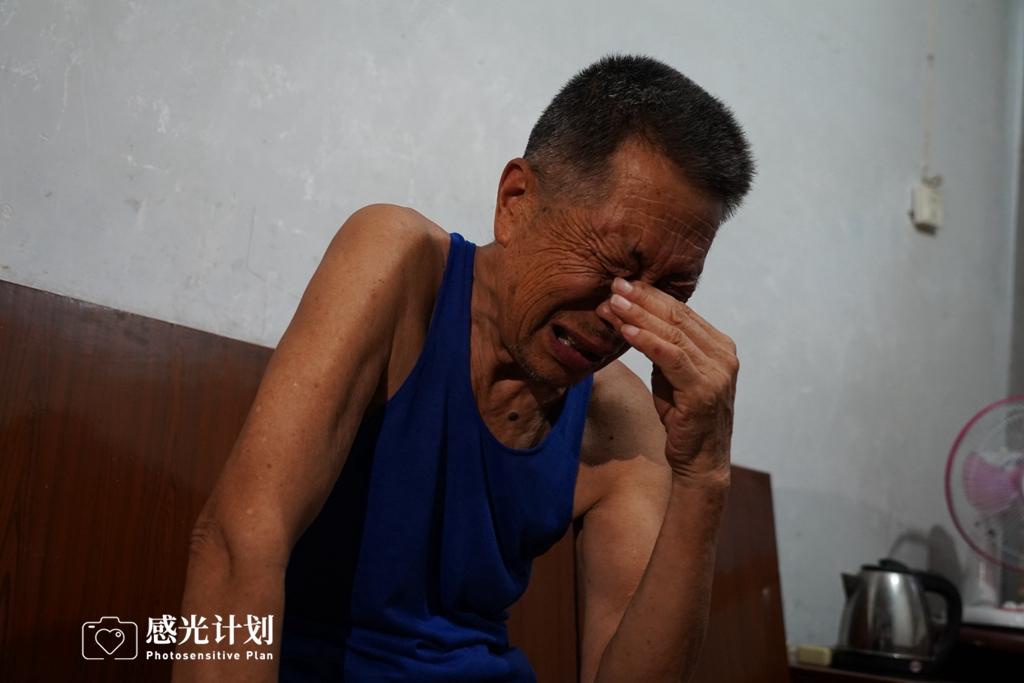 奶奶烧蚂蚁窝引发家庭悲剧，两孙子意外受伤引社会关注