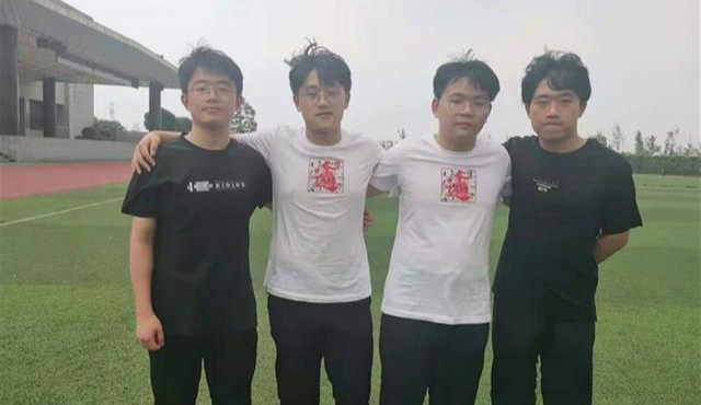 四胞胎高考分数揭晓，父亲感激民警担当助力学子圆梦之路