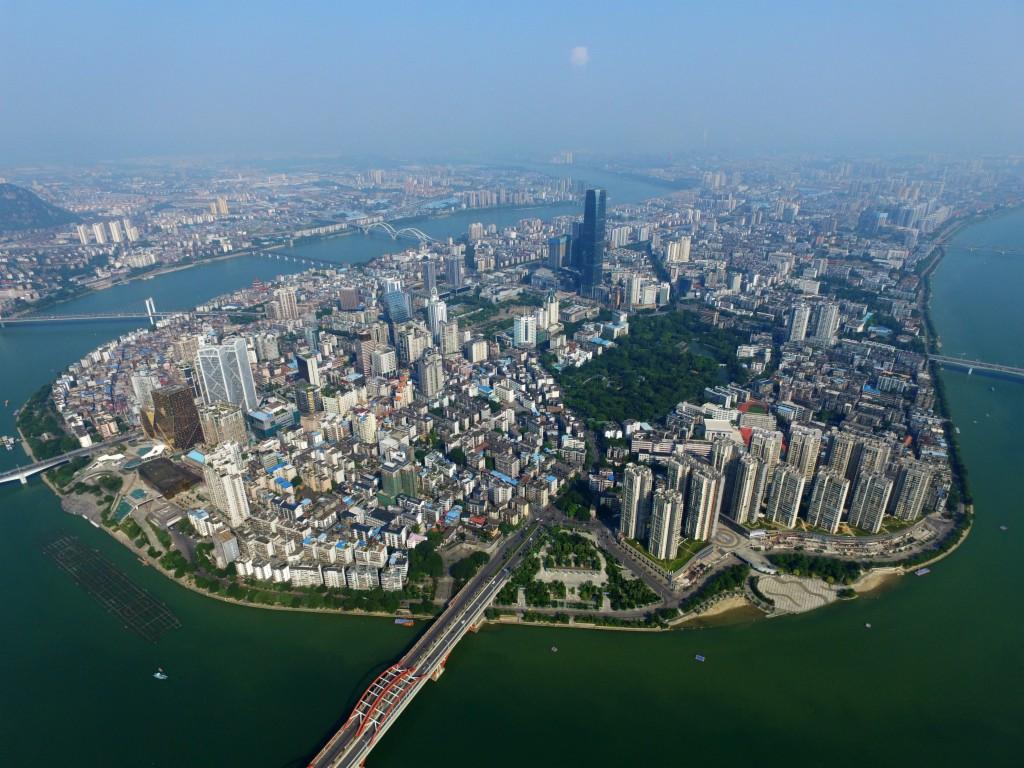 解放军展现速度与力量，15分钟跨江长桥建设纪实